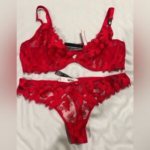 Victoria's Secret Scarlet Floral Lace Bra Set
